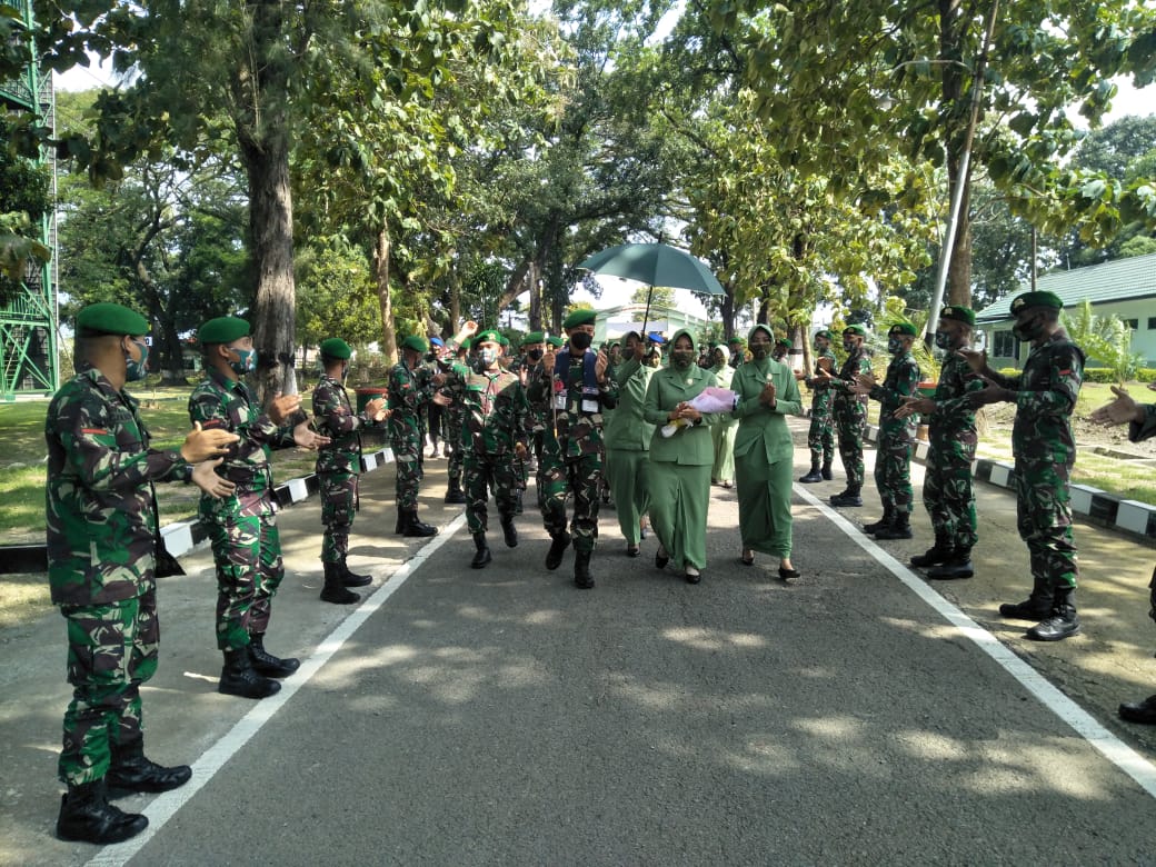 Kolonel Arm Putranto Gatot Sri Handoyo, S.Sos, M.M Kunjungi Prajuri Yonif 410/Alugoro